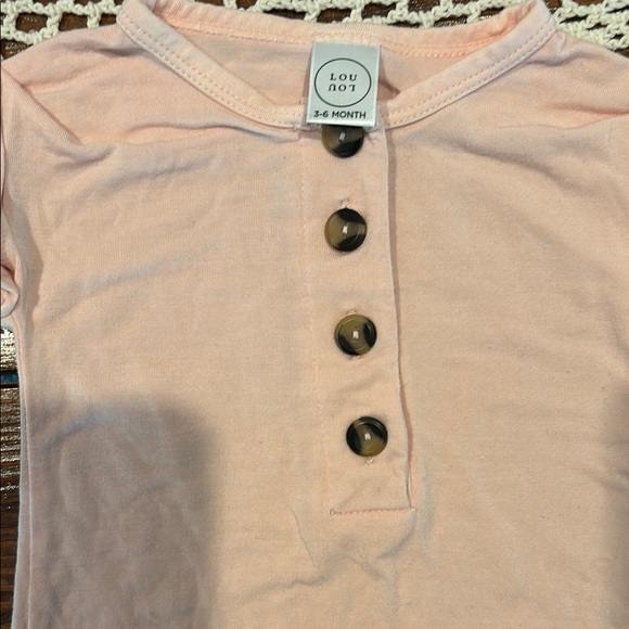EUC worn once light pink Lou Lou and Company Romper. 3-6 month. - Picture 3 of 3